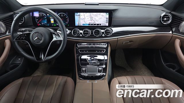 Mercedes-Benz E-Class 2022 — photo 10