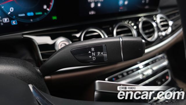 Mercedes-Benz E-Class 2022 — photo 12