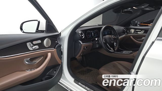 Mercedes-Benz E-Class 2022 — photo 13