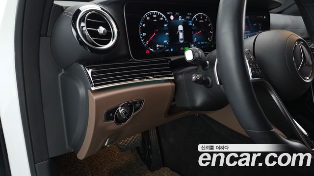 Mercedes-Benz E-Class 2022 — photo 19