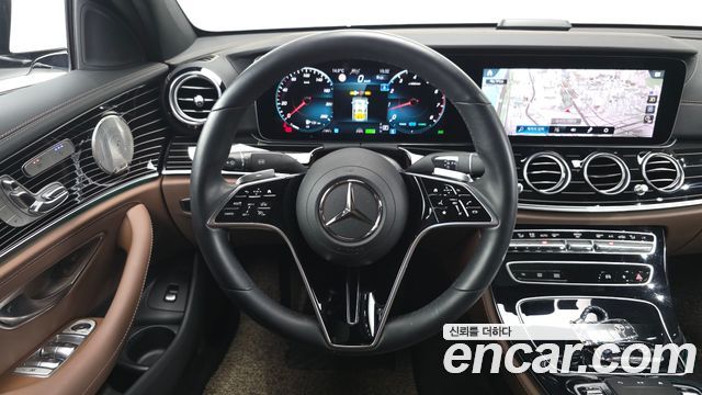 Mercedes-Benz E-Class 2022 — photo 20