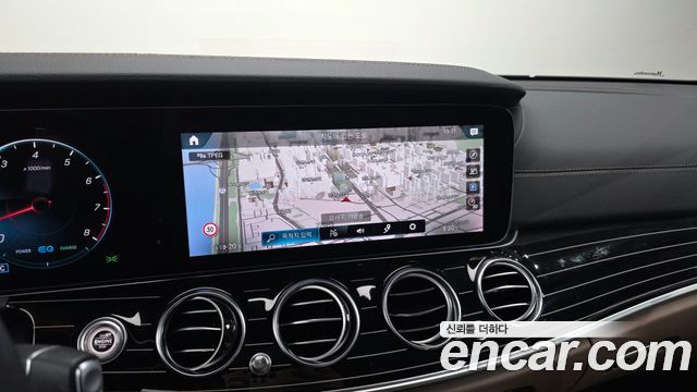Mercedes-Benz E-Class 2022 — photo 21