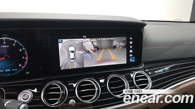 Mercedes-Benz E-Class 2022 — photo 22