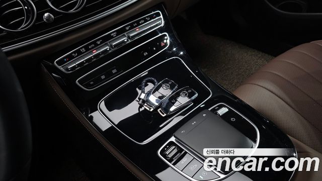 Mercedes-Benz E-Class 2022 — photo 23
