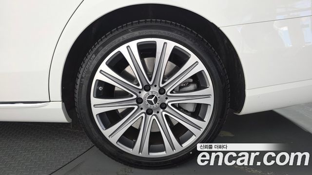 Mercedes-Benz E-Class 2022 — photo 7