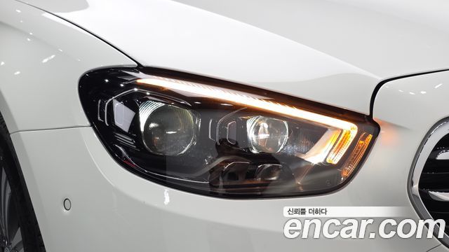 Mercedes-Benz E-Class 2022 — photo 8