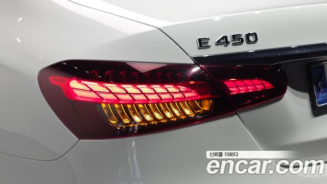 Mercedes-Benz E-Class 2022 — photo 9