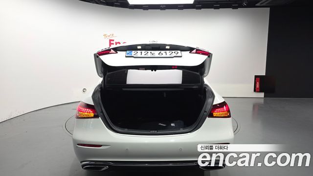 Mercedes-Benz E-Class 2022 — photo 29