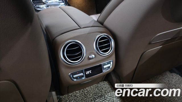 Mercedes-Benz E-Class 2022 — photo 31