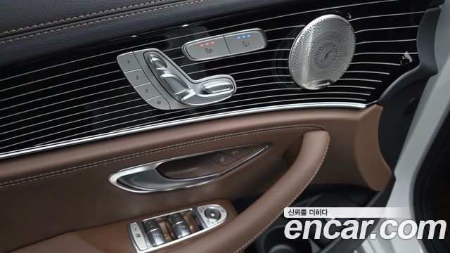 Mercedes-Benz E-Class 2022 — photo 33