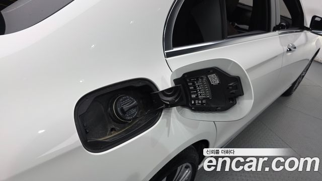 Mercedes-Benz E-Class 2022 — photo 36