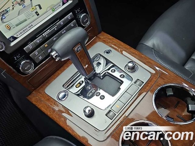 Volkswagen Phaeton 2014 — photo 8