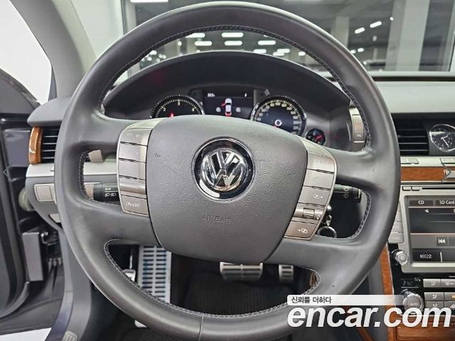 Volkswagen Phaeton 2014 — photo 9