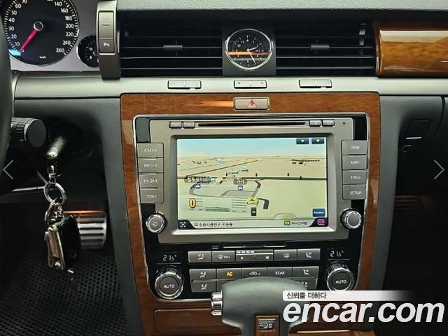 Volkswagen Phaeton 2014 — photo 10