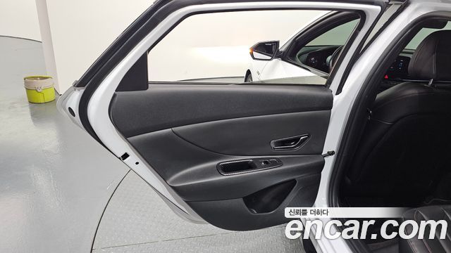 Hyundai AVANTE 2021 — photo 15