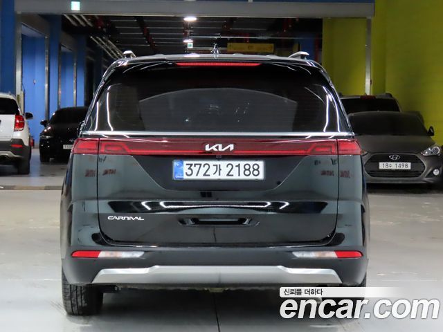 Kia Canival 2023 — photo 3