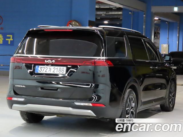 Kia Canival 2023 — photo 4