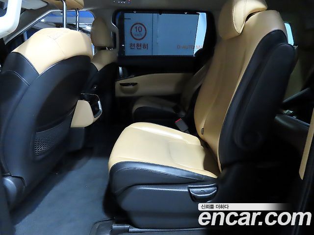 Kia Canival 2023 — photo 7