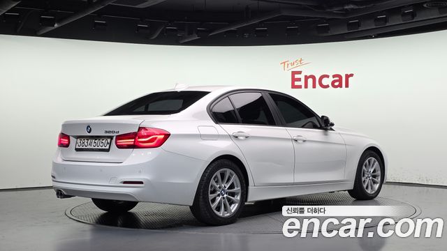 BMW 3-Series 2018 — photo 2