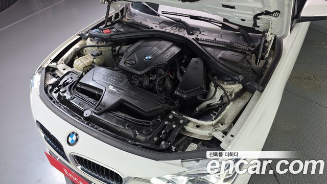 BMW 3-Series 2018 — photo 6