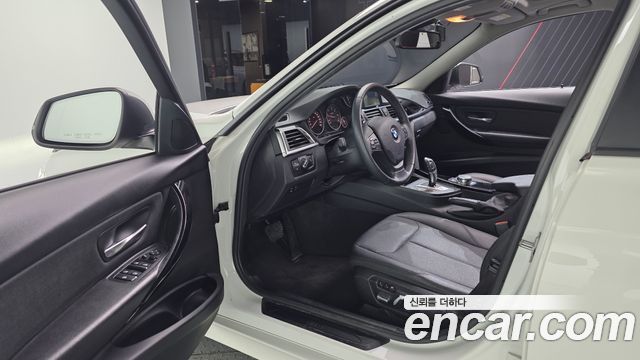 BMW 3-Series 2018 — photo 10