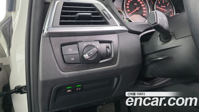BMW 3-Series 2018 — photo 18