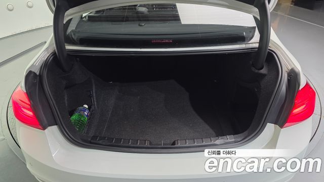 BMW 3-Series 2018 — photo 20