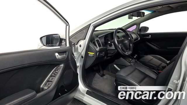 Kia K3 2015 — photo 13