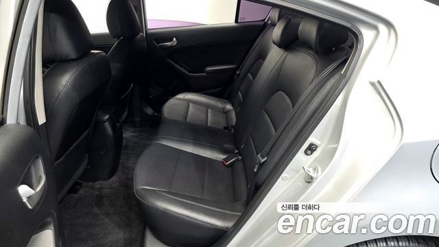 Kia K3 2015 — photo 17