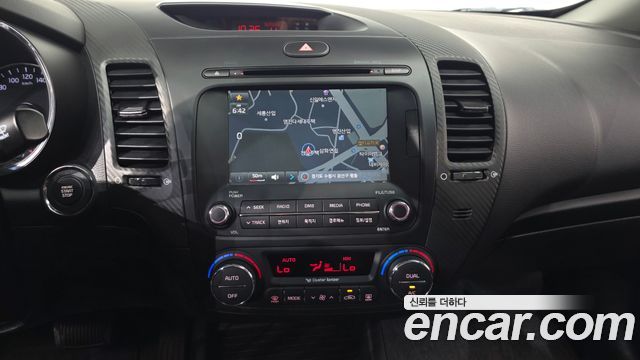 Kia K3 2015 — photo 18