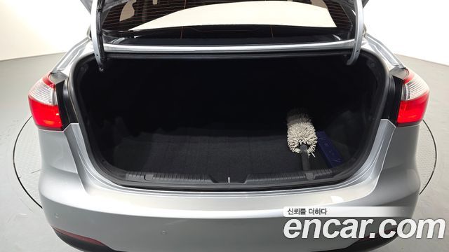 Kia K3 2015 — photo 23