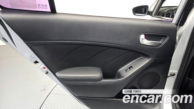 Kia K3 2015 — photo 15