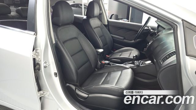 Kia K3 2015 — photo 16