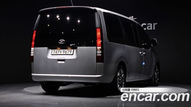Hyundai Staria 2023 — photo 2