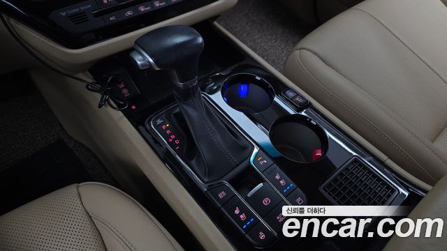 Kia Canival 2020 — photo 12