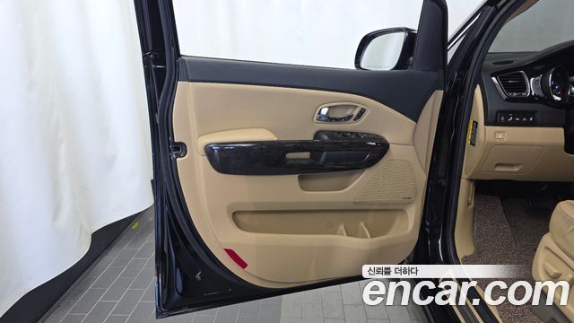 Kia Canival 2020 — photo 14