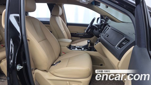 Kia Canival 2020 — photo 16
