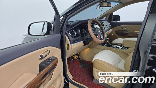 Kia Canival 2018 — photo 13