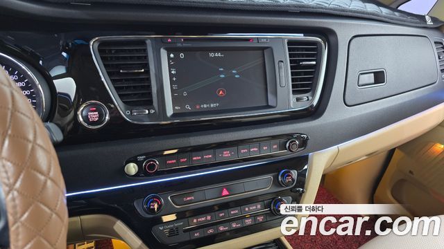 Kia Canival 2018 — photo 19