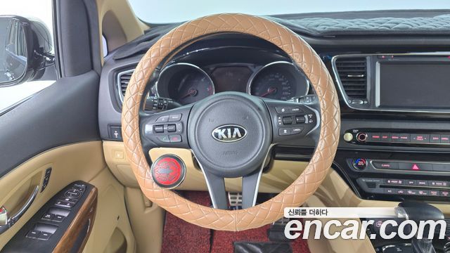 Kia Canival 2018 — photo 20