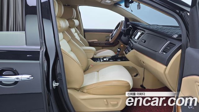 Kia Canival 2018 — photo 16