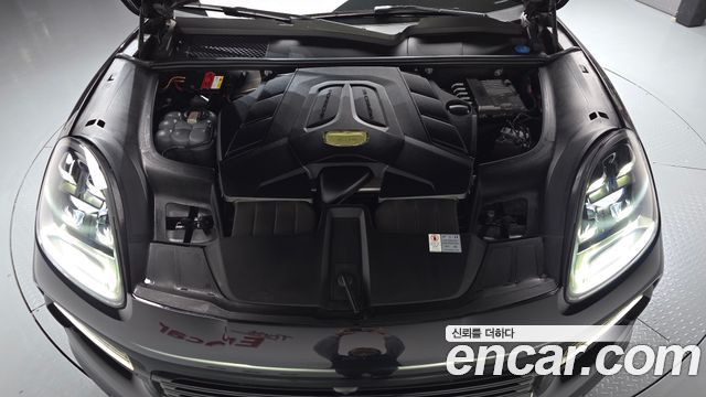 Porsche Cayenne 2021 — photo 6