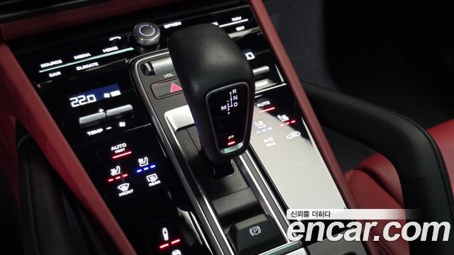 Porsche Cayenne 2021 — photo 12