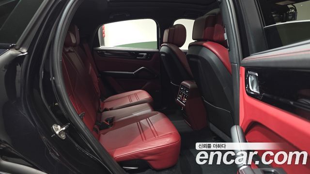 Porsche Cayenne 2021 — photo 17