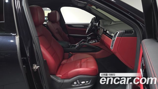 Porsche Cayenne 2021 — photo 18