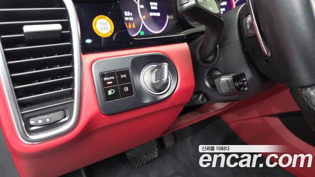 Porsche Cayenne 2021 — photo 20