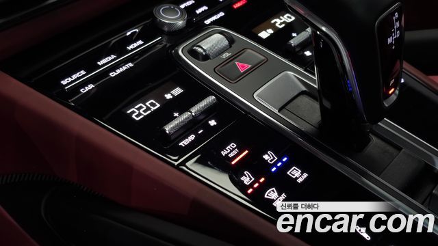 Porsche Cayenne 2021 — photo 25