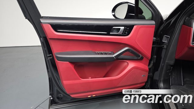 Porsche Cayenne 2021 — photo 14