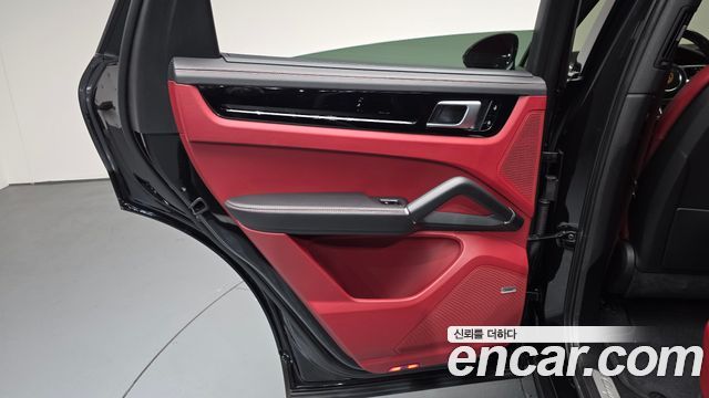 Porsche Cayenne 2021 — photo 15