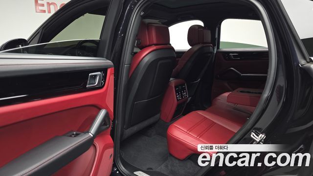 Porsche Cayenne 2021 — photo 16